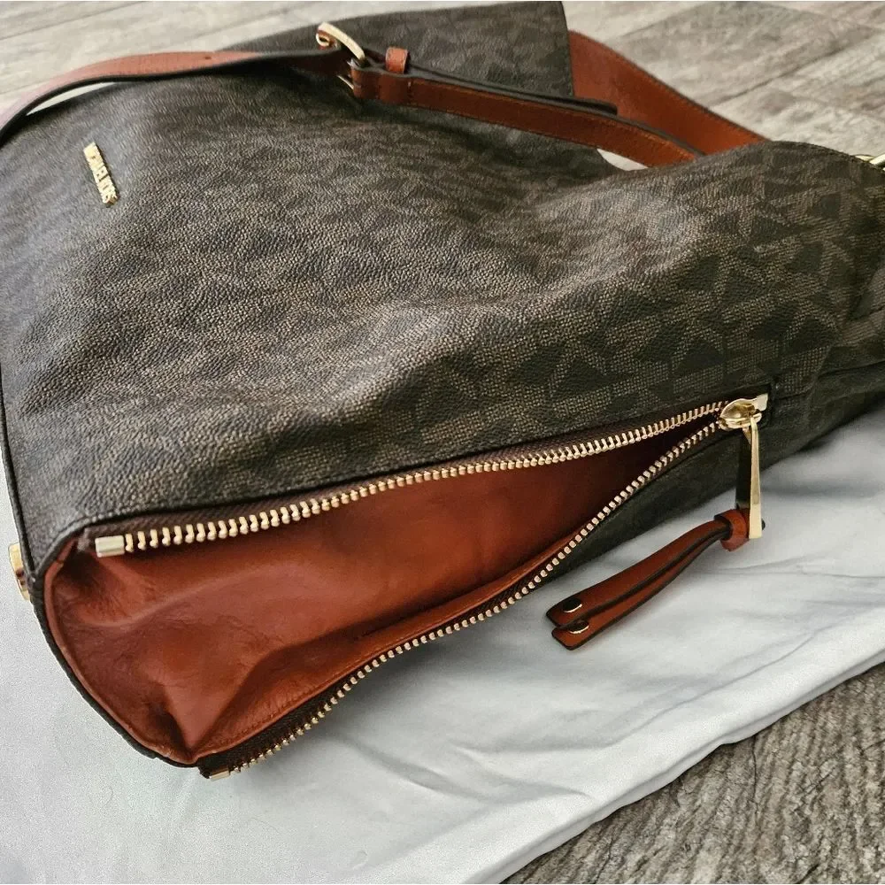 Authentic Michael Kors Devon MK Signature Large Shoulder Tote Bag in Brown - Picture 8 of 16